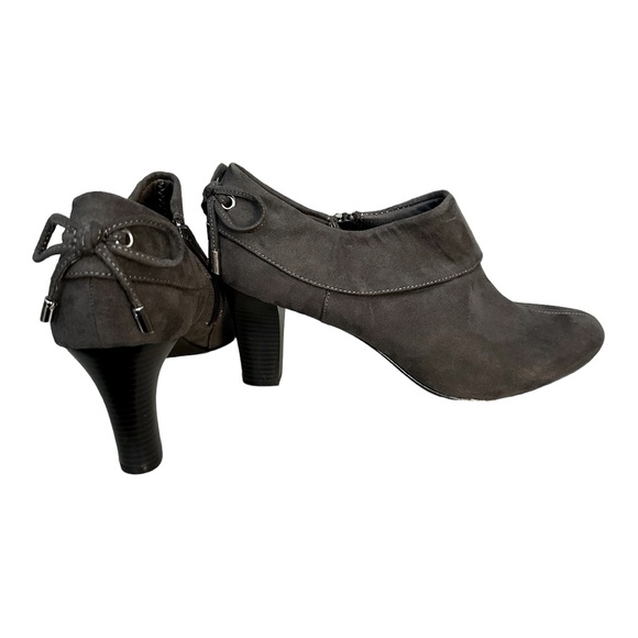 Coach and Four Faux Suede Ankle Booties Cuffed Bow Charcoal Gray Women’s Size 10 - Picture 1 of 7